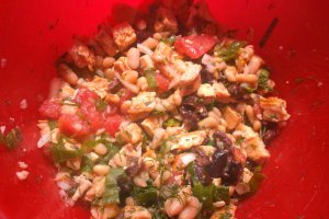 Salata de fasole boabe si piept de pui