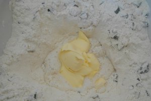Placinta cu branza  si ceapa verde