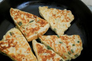 Placinta cu branza  si ceapa verde
