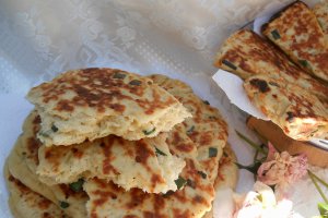 Placinta cu branza  si ceapa verde