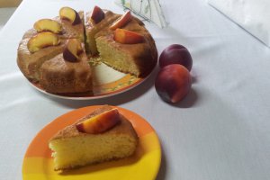 Prajitura insiropata cu gris si iaurt