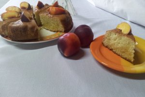 Prajitura insiropata cu gris si iaurt