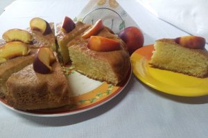 Prajitura insiropata cu gris si iaurt