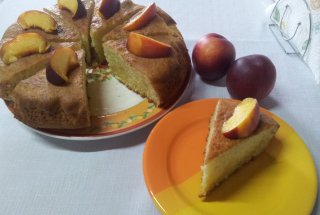 Prajitura insiropata cu gris si iaurt