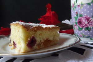 Prăjitură cu caise şi vişine