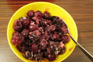 Strudel cu branza si visine