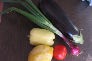 Clatite aperitiv cu vinete