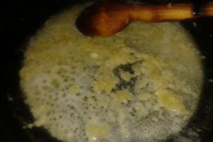 Cartofi cu unt si usturoi