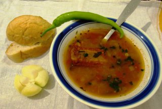 Ciorba de fasole noua cu scarita afumata