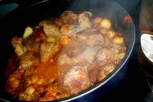Mancarica de porc cu rosii cherry si ceapa verde