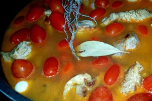 Mancarica de porc cu rosii cherry si ceapa verde