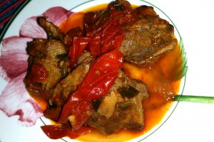 Mancarica de porc cu rosii cherry si ceapa verde