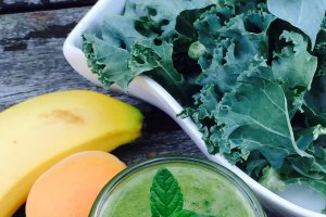 Smoothie Cu Banana, Piersici Si Kale