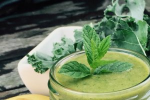 Smoothie Cu Banana, Piersici Si Kale