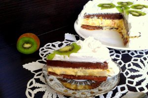 Tort cu fructe tropicale