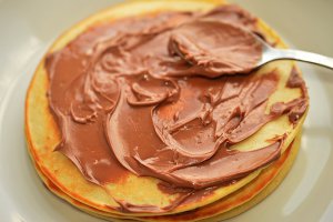 Clatite pufoase reteta cu crema de ciocolata