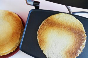 Clătite delicioase cu unt de arahide și migdale