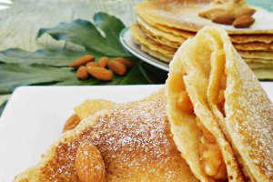 Clătite delicioase cu unt de arahide și migdale