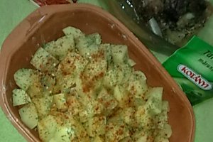 Scrumbie cu cartofi taranesti in vas roman
