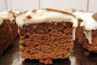 Brownie cu crema de branza