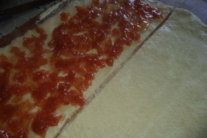 Trandafiri de post cu dulceata de gutui si seminte de canepa