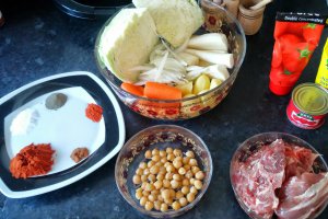 Couscous in sos picant cu legume si miel (metoda din sat arab)