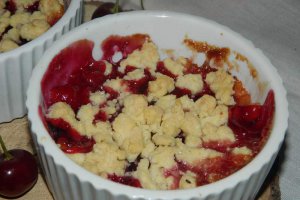 Crumble cu visine