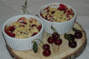 Crumble cu visine