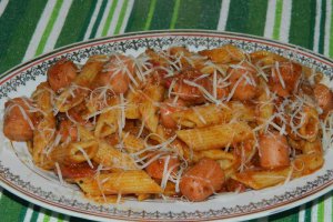 Penne cu crenvusti