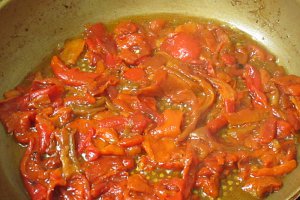 Rosii prajite cu ardei copt si carne de vita