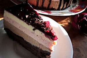 Tort cu trei tipuri de mousse