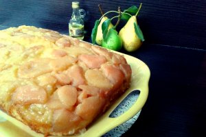 Prajitura rasturnata cu pere varatice