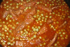 Mancare de mazare cu stroganoff de vitel