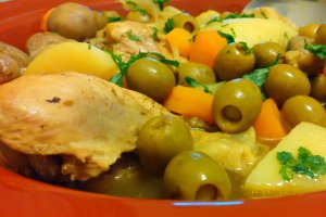 Mancarica de masline cu pui si ciuperci -tajine bi zeitoun