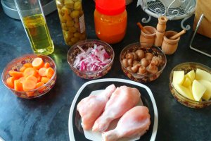 Mancarica de masline cu pui si ciuperci -tajine bi zeitoun