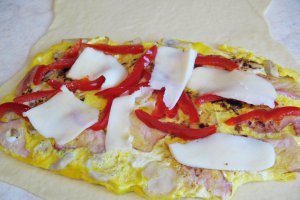 Sandwich-uri din aluat, cu omleta si alte ingrediente, la Panini Maker Breville