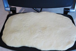 Sandwich-uri din aluat, cu omleta si alte ingrediente, la Panini Maker Breville