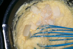 Mamaliga cremoasa cu lapte si parmezan