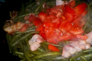 Mancarica de fasole verde cu sos de rosii