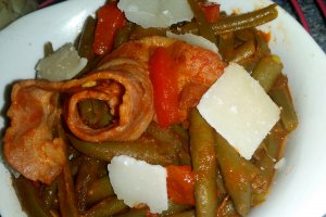 Mancarica de fasole verde cu sos de rosii