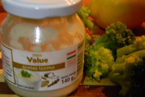 Salata calda cu cartofi si broccoli