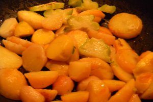 Salata calda cu cartofi si broccoli