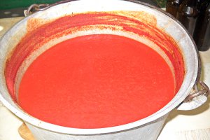 Cum se face sucul de rosii pentru iarna
