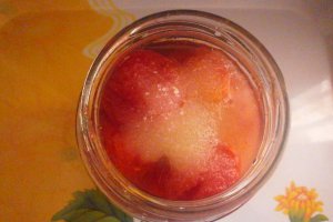 Rosii decojite in suc propriu