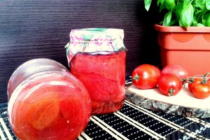 Rosii decojite in suc propriu