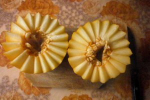 Pepene galben umplut cu salata de fructe