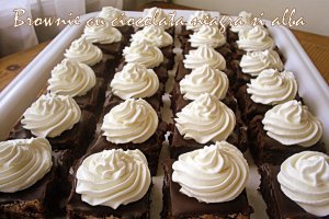 Brownie cu ciocolata neagra si alba