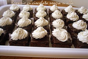 Brownie cu ciocolata neagra si alba