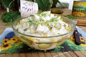 Salata de pui cu paste si porumb