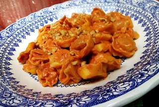 Cappelletti in crema cu nuca